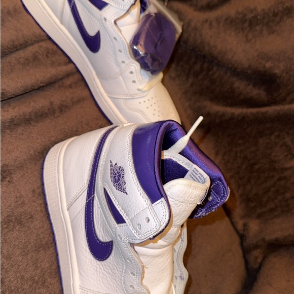 Nike High-Top Sneakers in White and Purple - Picture 4 of 7